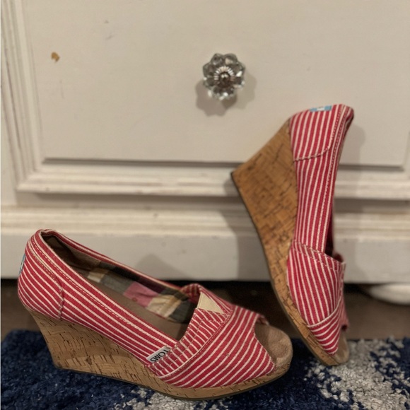 TOMS Michelle Wedges (Size 7W) (Red) - Picture 8 of 8